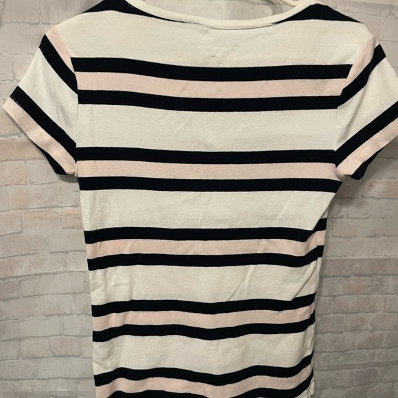 VINTAGE Tommy Hilfiger T-shirt Size Medium, Ladies. Pre-owned, sold as is. - Picture 5 of 5